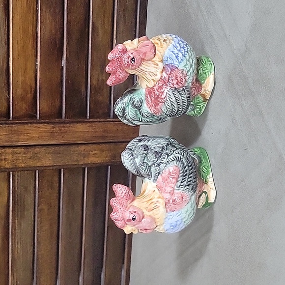 Preferred Stock Rooster & Hen Salt & Pepper Shakers - Picture 2 of 6